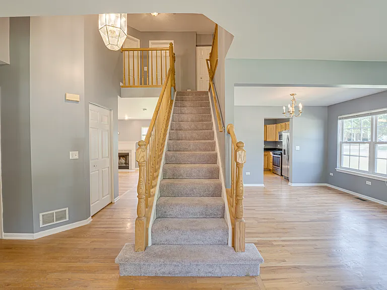 2464 Blue Spruce Ln — Photo 3