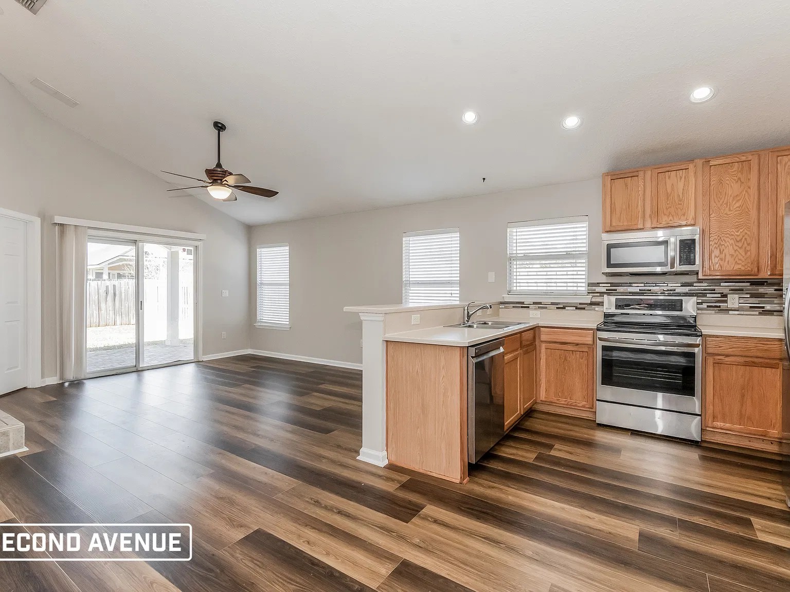 4 bed, 2.0 bath, 1673 sqft, $2,359 — Photo 3