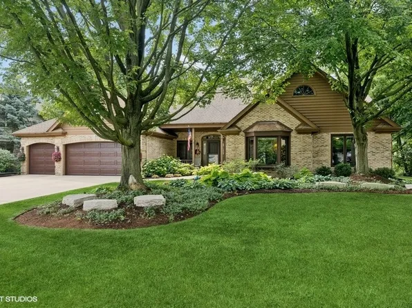401 Woodside Dr, Wood Dale, IL 60191