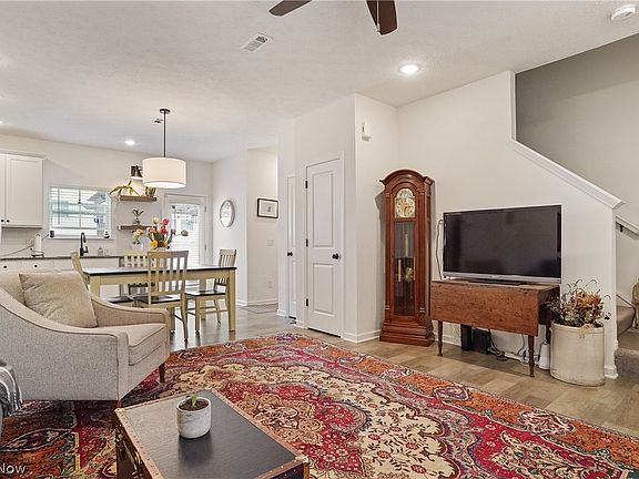 5th image of 644 Diagonal Rd