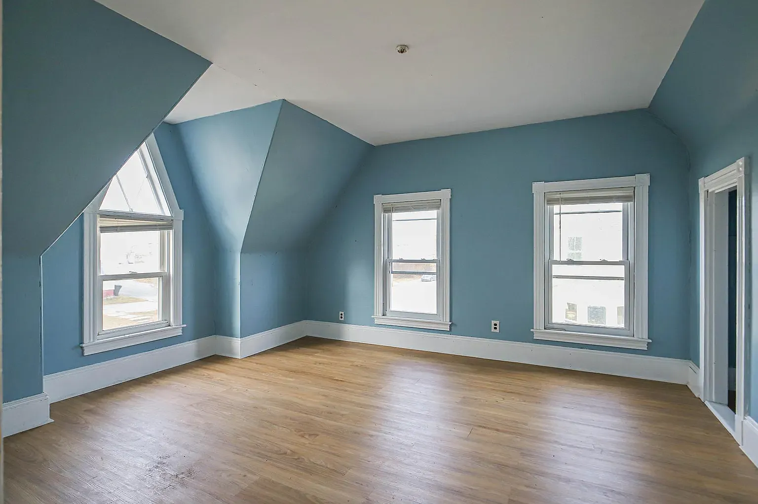 376 Preble St — Photo 3