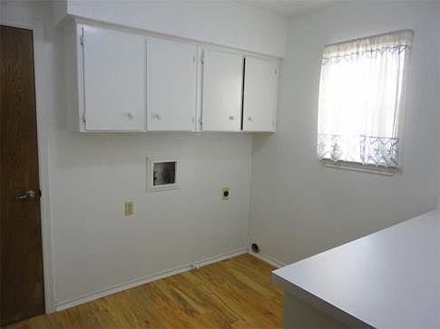 5th image of 1601 Brenda Hursh Dr