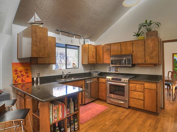 5th image of 4038 NE 204th St
