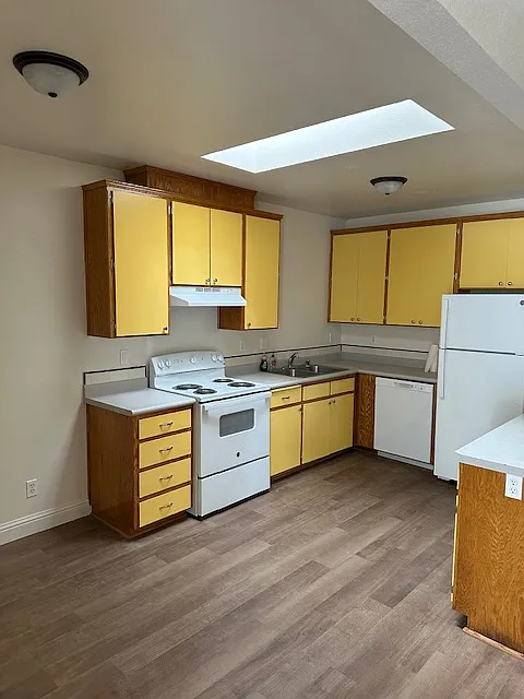 4 bed, $2,600 — Photo 2