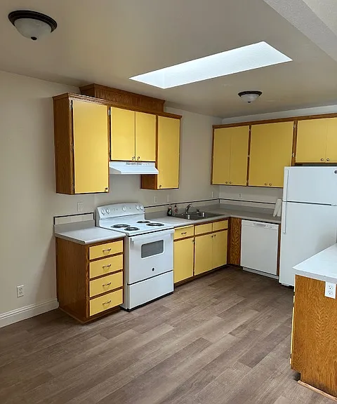 274 E 8th St — Photo 2