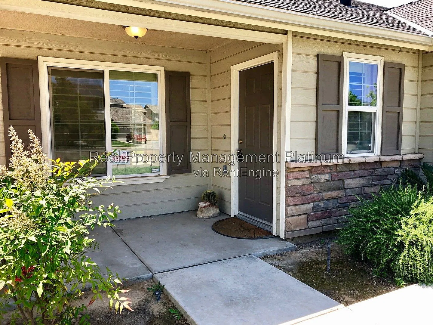 3 bed, 2.0 bath, 1525 sqft, $2,275 — Photo 2