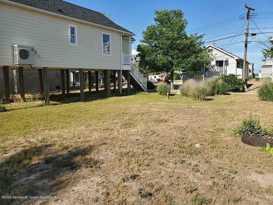 2nd image of 142 Black Point Rd