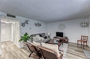 5th image of 200 NE 12th Avenue #6a