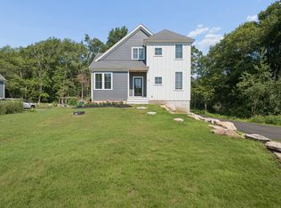 15 Highland Ave, Mattapoisett, MA 02739