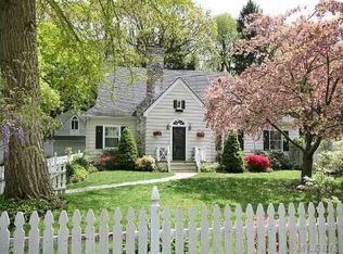 22 Amherst Ct, Huntington, NY 11743