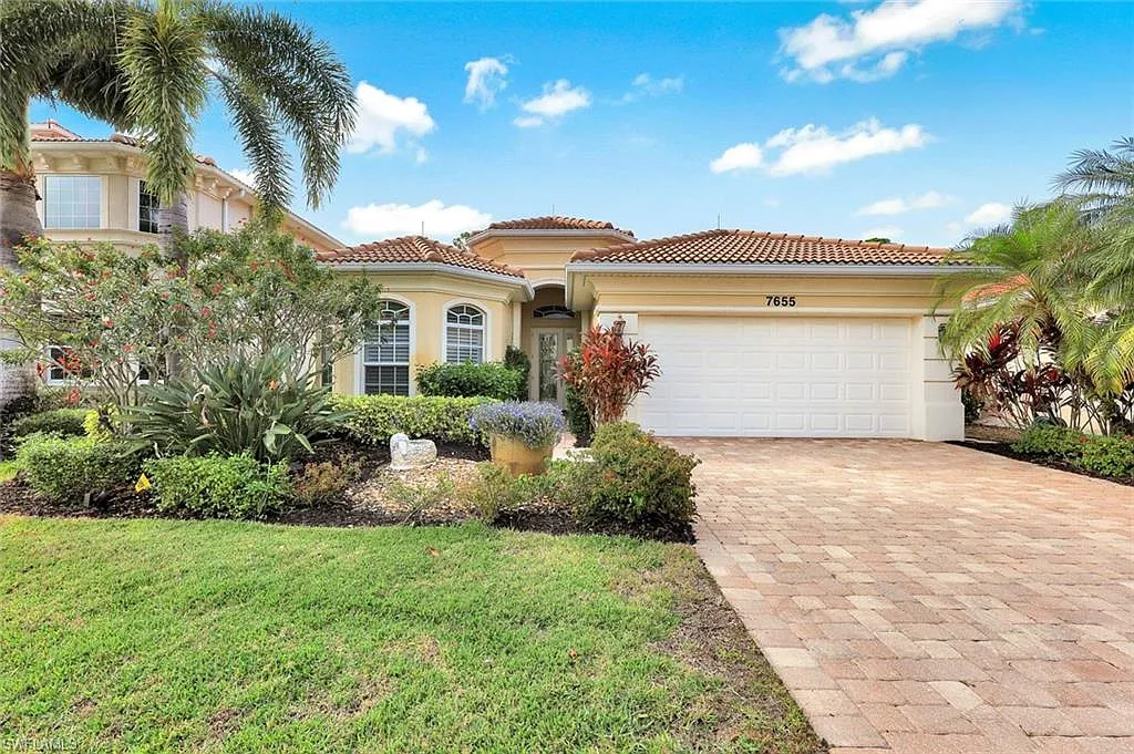 3 bed, 2.5 bath, 2297 sqft, $9,000 — Photo 2