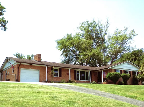 303 Mountain Dr, Pearisburg, VA 24134