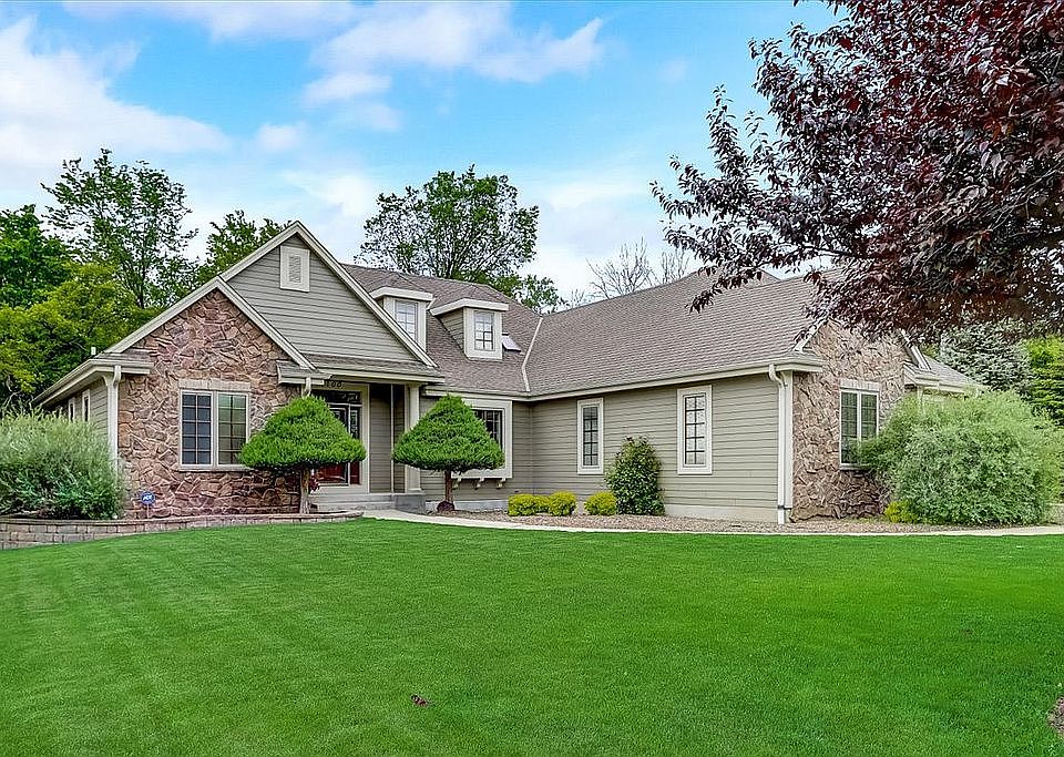 Built in 2004 by Trustway 