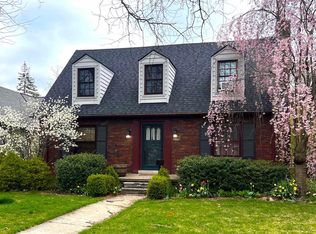 542 Barrington Rd, Grosse Pointe Park, MI 48230