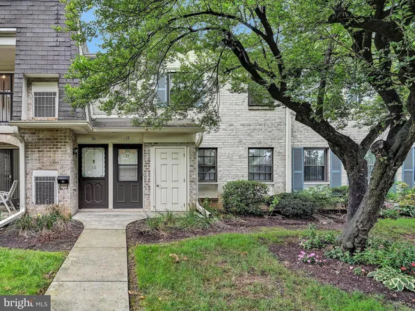 17 Valleybrook Dr, Lancaster, PA 17601