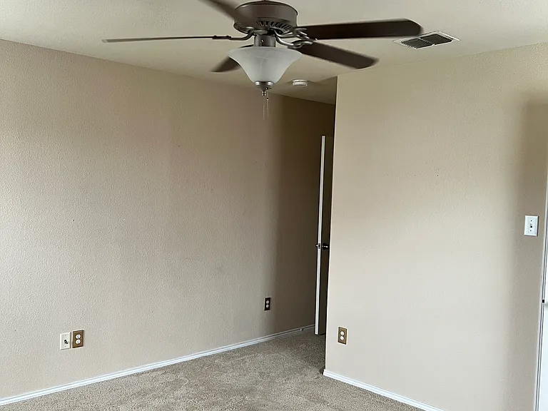 12300 Shine Ave — Photo 8