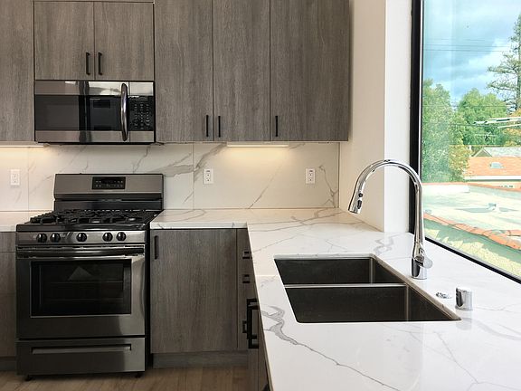 4th image of 9823 Hannum Dr