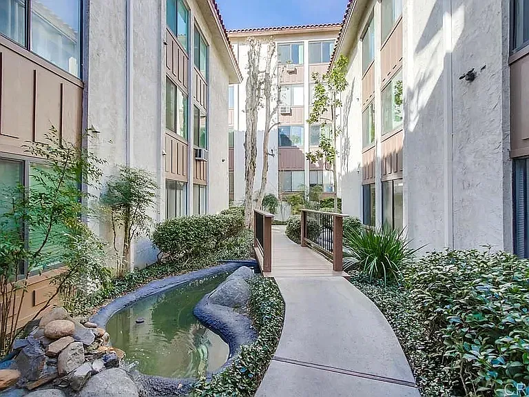 1 bed, 378 sqft, $1,875 — Photo 2