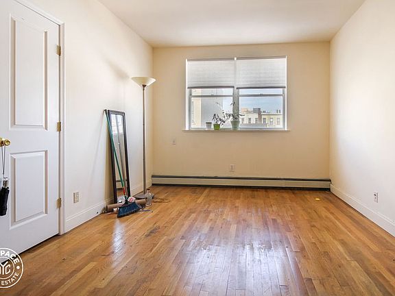 3rd image of 1342 Dekalb Ave APT 2c