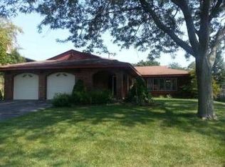 121 Lynnfield Ln, Schaumburg, IL 60193