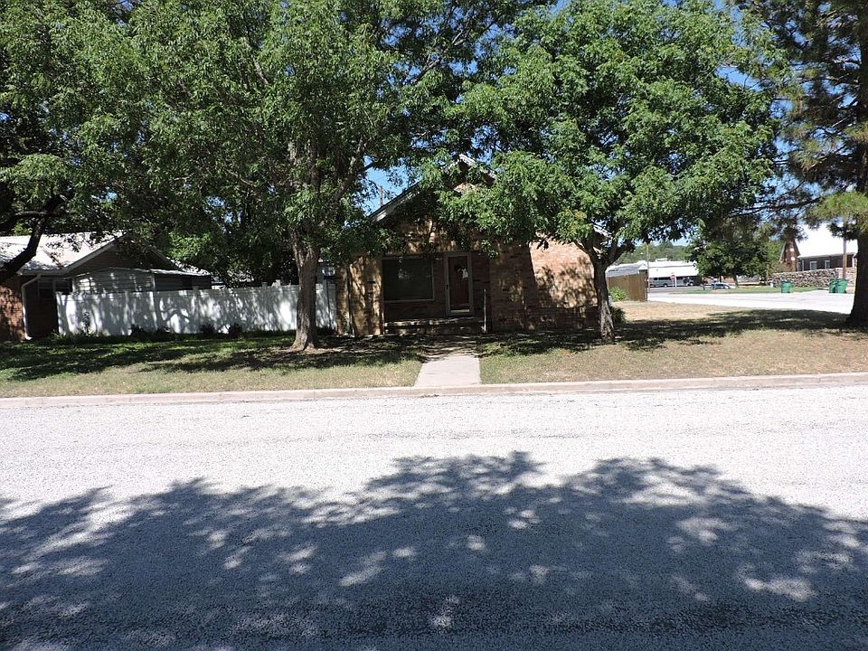 1402 Reynolds St, Goldthwaite, TX 76844 Zillow