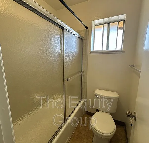 733 S County Center Dr #H — Photo 14