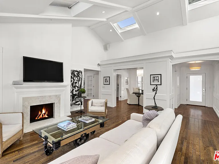 2761 Hutton Dr — Photo 7