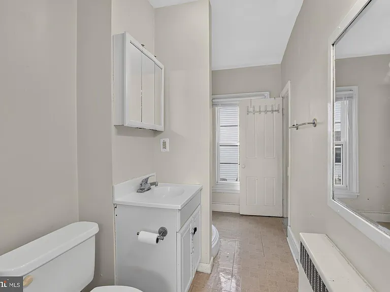 350 Green Ln #2R — Photo 10