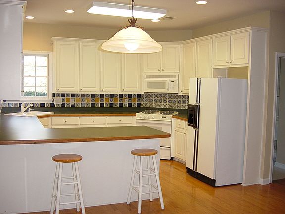 5th image of 110 Woodbyne Dr