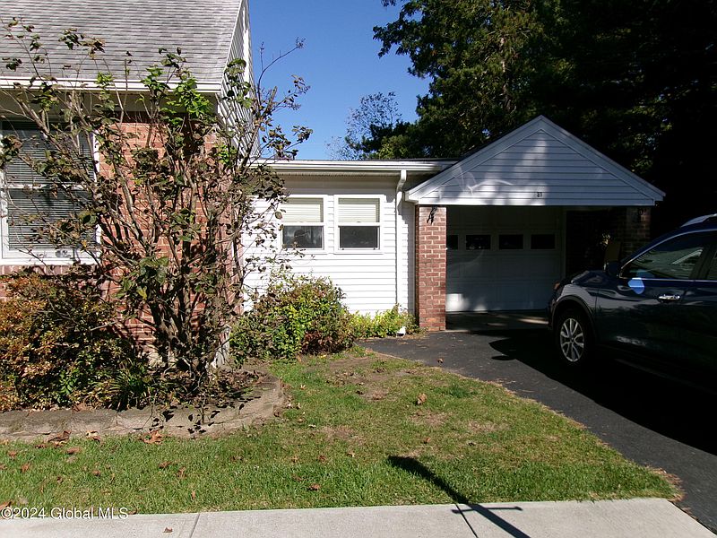 2nd image of 31 Albert Drive