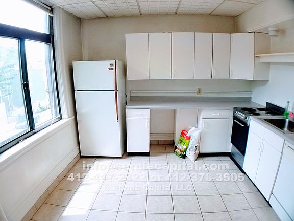 Kitchen (with dishwasher)