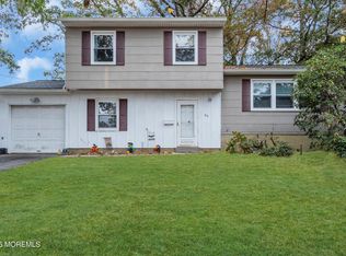 61 Bittern Ln, Bayville, NJ 08721