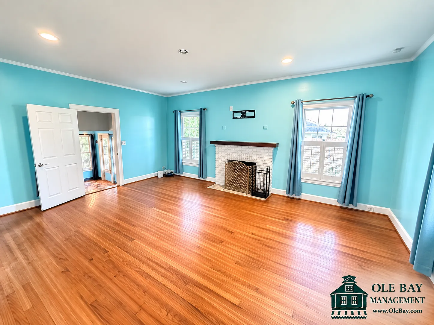 3 bed, 2.0 bath, 2100 sqft, $2,050 — Photo 3
