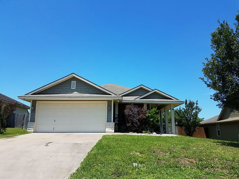 1707 Dixon Ln — Photo 1