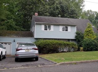 635 Wildwood Rd W, Northvale, NJ 07647