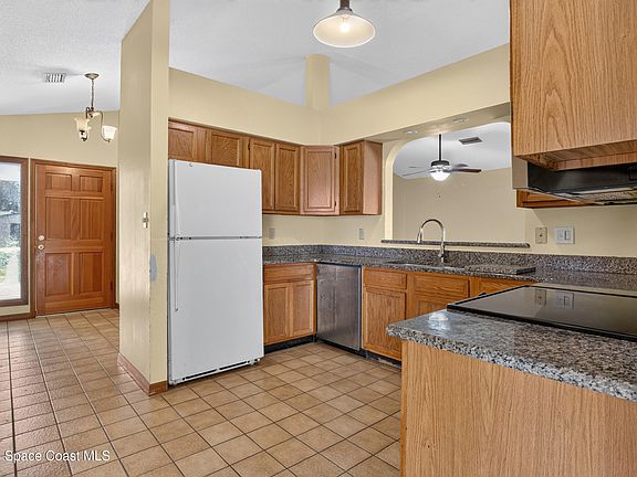 5th image of 6180 Balboa St