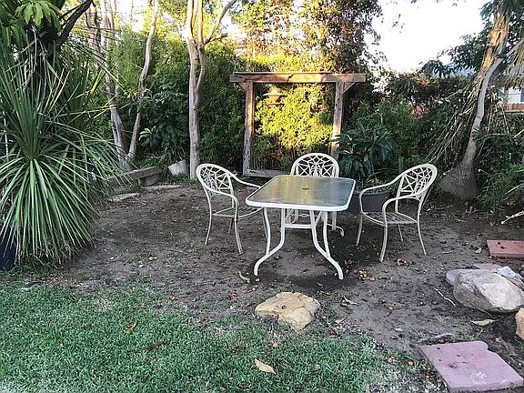 Outdoor common courtyard