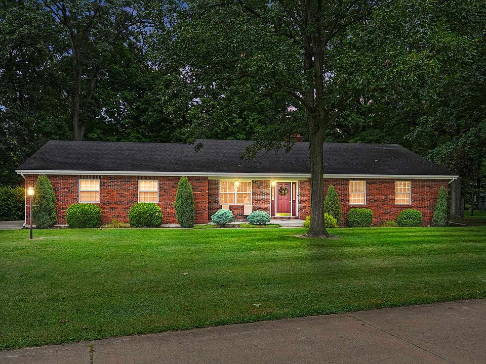 1st image of 301 Oakwood Dr