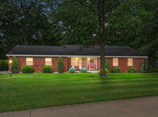301 Oakwood Dr, Albion, IN 46701