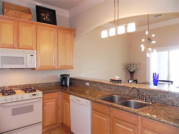 3rd image of 1407 Royal Palm Dr APT B