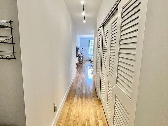 3rd image of 99 John St APT 1203