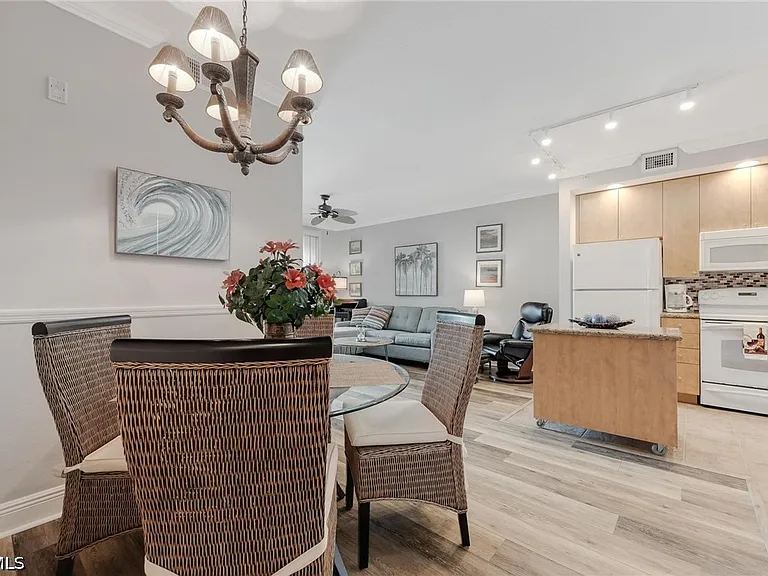 2825 Palm Beach Blvd #210 — Photo 10