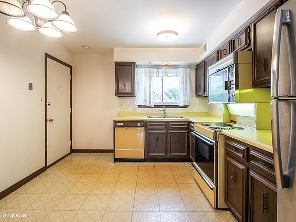 5th image of 9425 Bay Colony Dr APT 3S