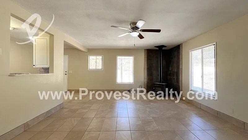 3 bed, 2.0 bath, 1360 sqft, $1,900 — Photo 4