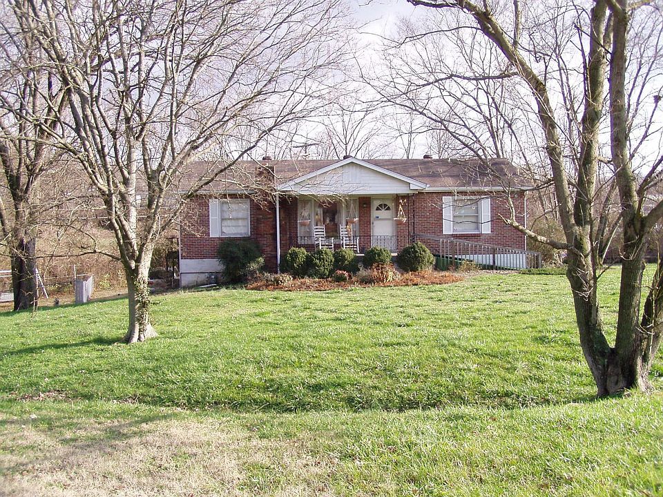 Large front & back yard