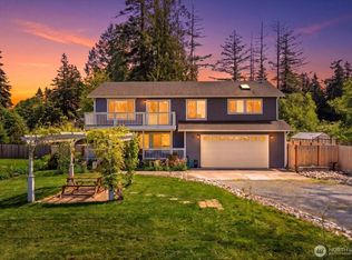 35 Edgewater Dr, Camano Island, WA 98282