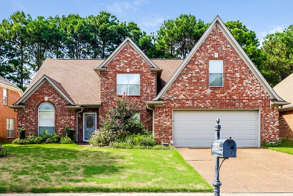 4 bed, 3.0 bath, 2500 sqft, $2,425 — Photo 1