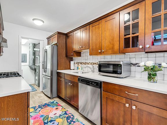 5th image of 6 Beverly Court