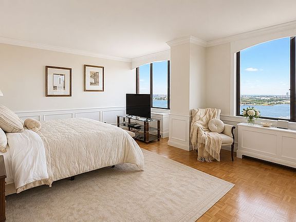 5th image of 380 Rector Pl