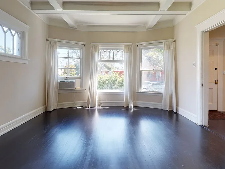 427 Sunset Ave — Photo 1